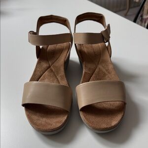 Easy Spirit Kaymee Beige Strap Sandals